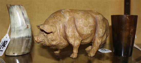 Carved pig & 2 horn items